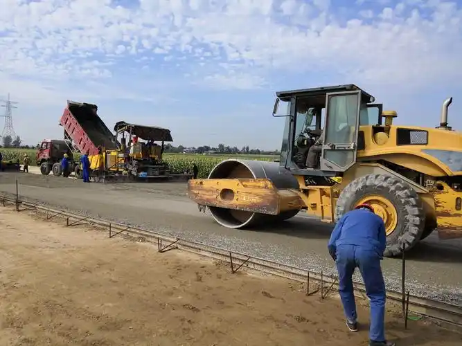 高陵区交通运输局210国道高陵过境公路改建工程b标段试验段水稳铺设