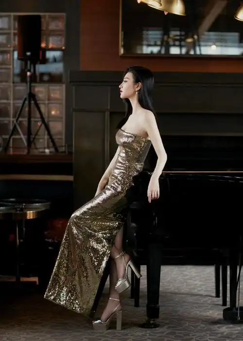 景甜金色亮片鱼尾裙##cosmo时尚盛典