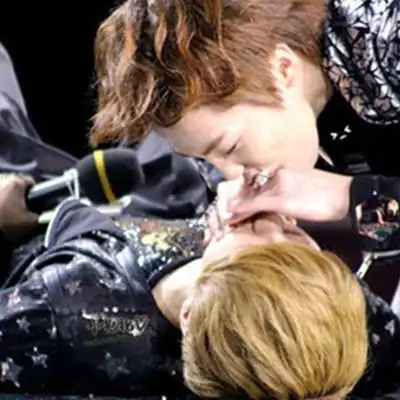 【图】吴世勋和鹿晗接吻图片曝光 二人关系大揭秘