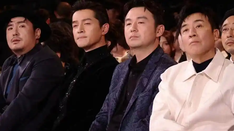 星光大赏太无聊,雷佳音胡歌等人困得快睡着,像极了看春晚的我们