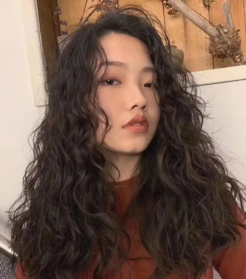 "全头烫"长发21款,很美很女人很洋气