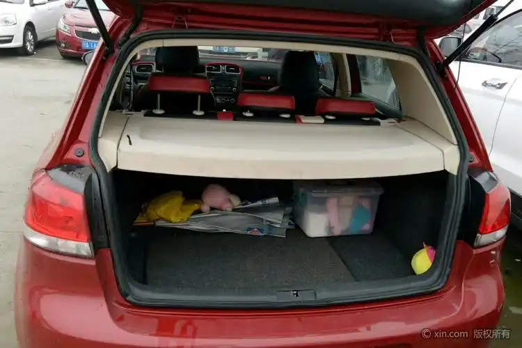 大众高尔夫后备箱