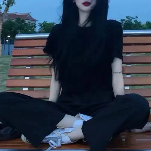 壁纸黑色系女生酷酷,酷酷的壁纸黑色系-图片大观-奇异网