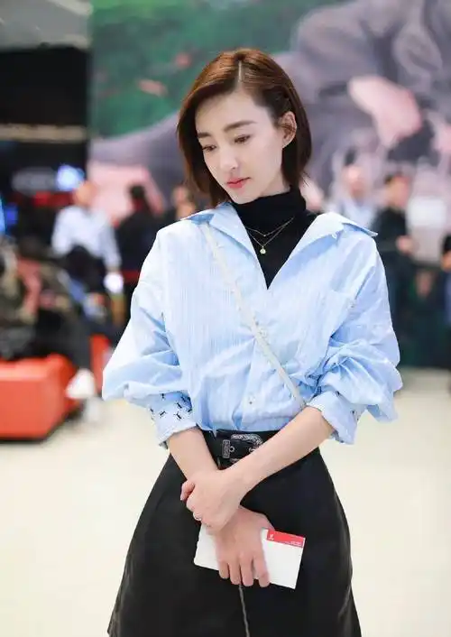 "素颜女神"王丽坤悄悄玩起了"真空诱惑",只可惜身材太干瘪了_168信息