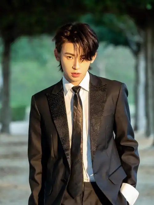 小鬼最近真的无敌爆炸帅