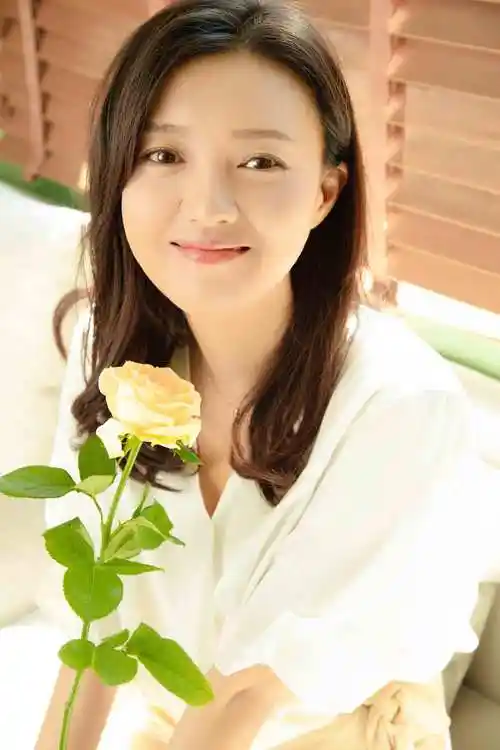 傅晶氧气感写真恬静悠然演绎经典小清新