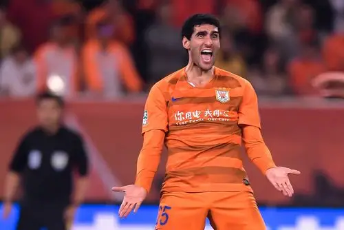 费莱尼2019年2月从曼联以720万欧元的价格加盟山东鲁能,在过去的一个