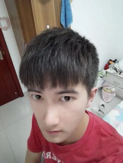 不烫不染,男生理什么发型最好看啊,最近留了头发想去剪头,求各路帅锅