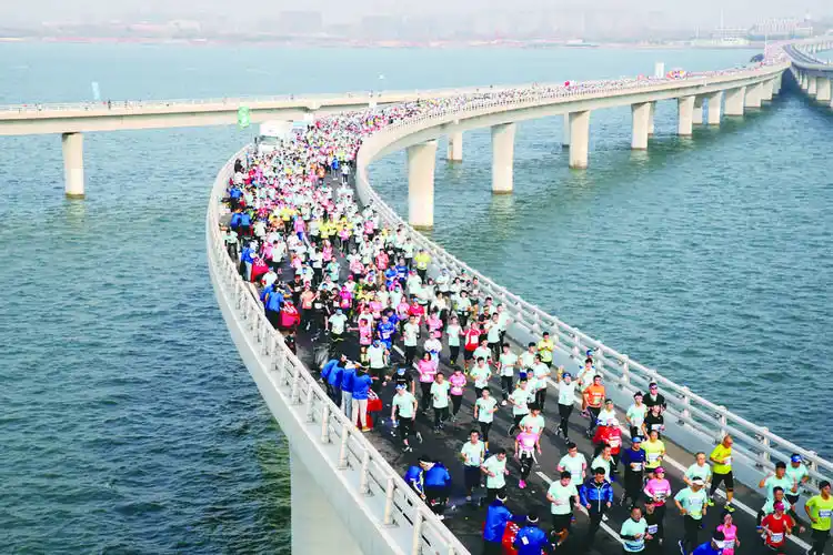 2023年青岛海上马拉松周日开跑