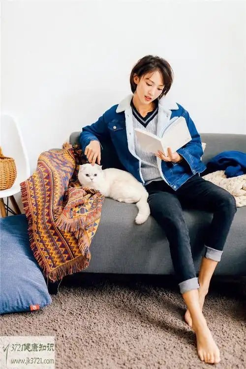 金晨短发生活照