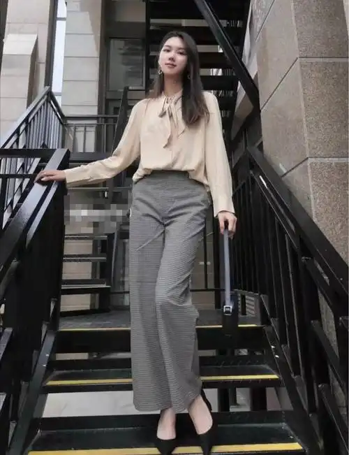 高跟鞋配什么裤子和衣服好看