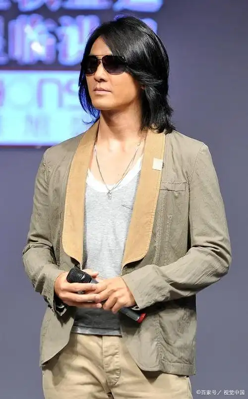 郑伊健澳门开演唱会妻子蒙嘉慧全程讲日语引发众怒