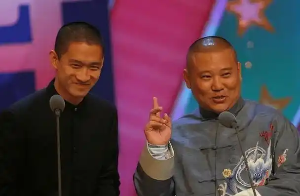 越低调越出乎意料,细扒55岁于谦现状,才知什么是"人生赢家"