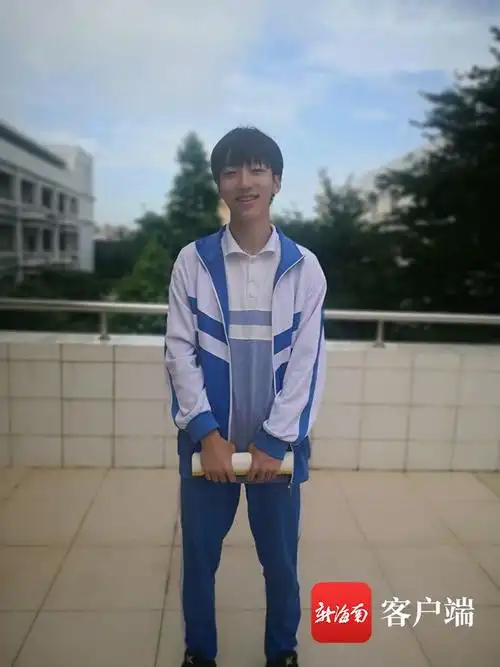 黄婷)高三学习紧张枯燥,海口一中男生李文杰却在繁重的高三学习中找到