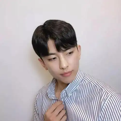 男生三七分烫发发型