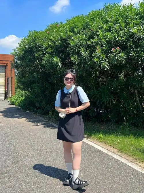 172150斤今天穿学院风衬衫连衣裙