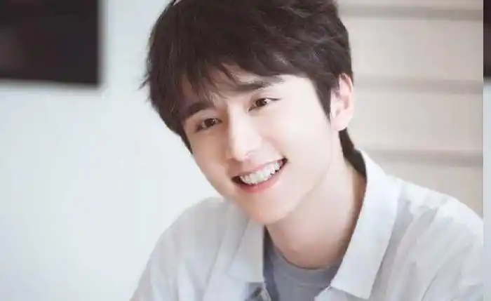 原创人气近期猛涨的95后男明星王一博榜首吴磊榜眼蔡徐坤探花