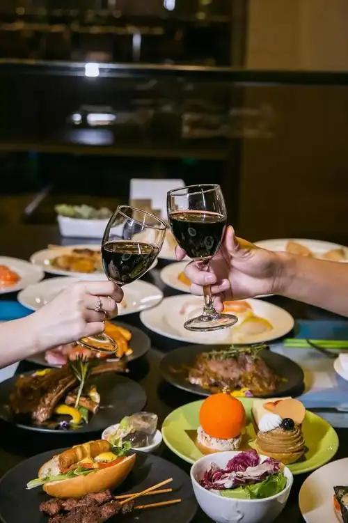 中西式热菜 精致甜品 日式料理 晚餐红酒畅饮……无限任吃!