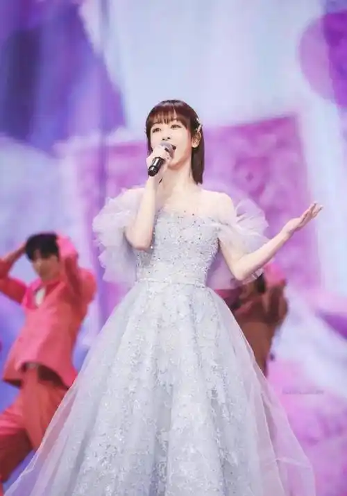 杨紫真的太招人喜欢,演技高超颜值也美,穿纱裙就像小公主_裙子_白雪