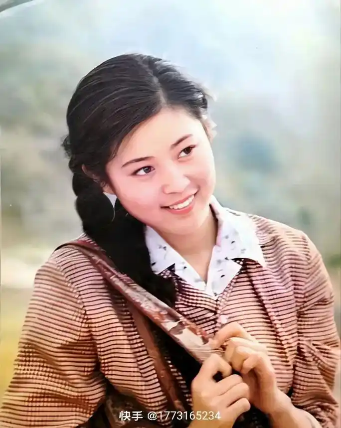 岁月回眸:倪萍年轻时的银幕形象. 八十年代初期,倪萍正值芳龄 - 抖音