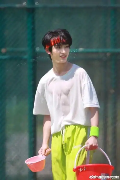 丁程鑫 十八岁未来方程式#丁程鑫的腹肌!