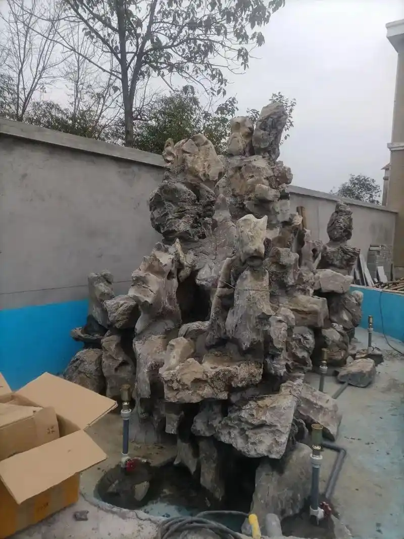 假山己圆满完成了,现在只等池子装水使用了,大家认为做得怎么样 - 抖