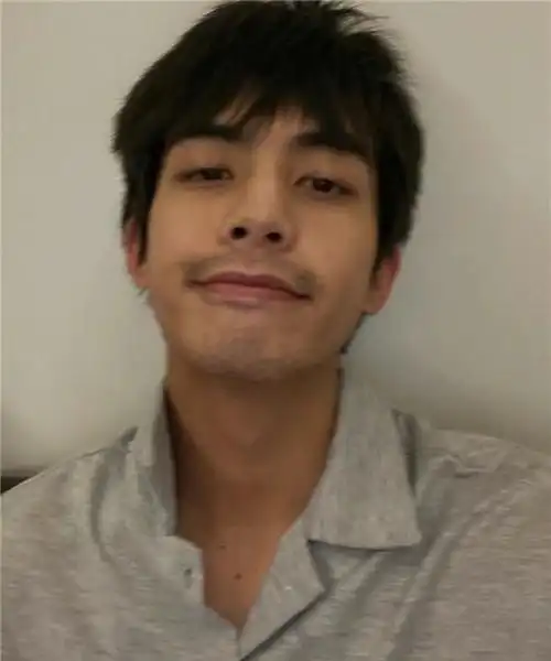 宋威龙晒素颜自拍被吐槽胡子拉碴显邋遢本尊喊话帅哥的事少管