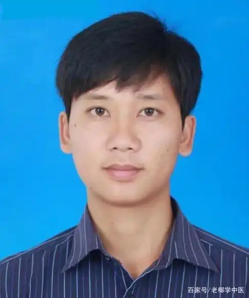 袁经天,大学一毕业就跟随袁隆平走进田间地里,从事水