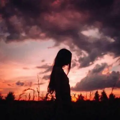 2021年最新款式女生背影唯美头像手机上操作请先点击保存图片,在微信