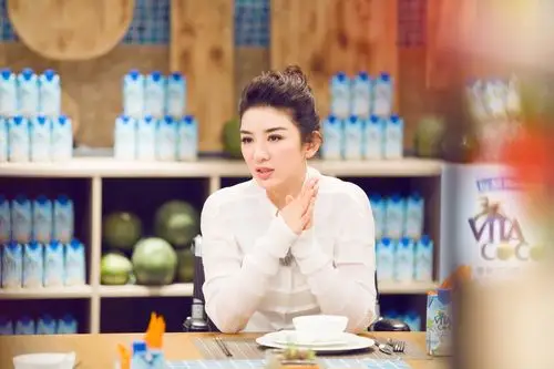 黄奕谁是你的菜秀厨艺现场心情大好美到飞起