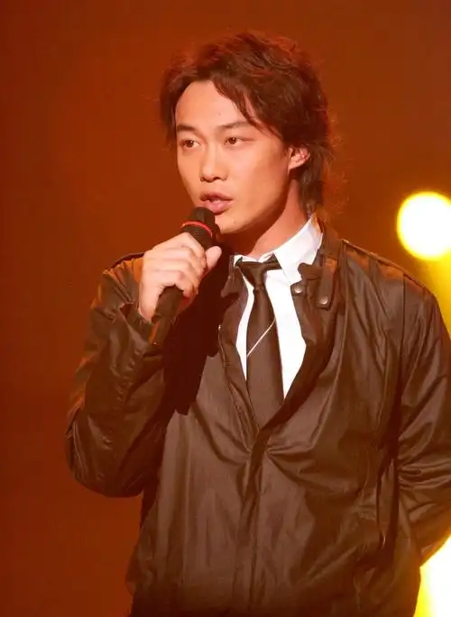 陈奕迅青涩的样子