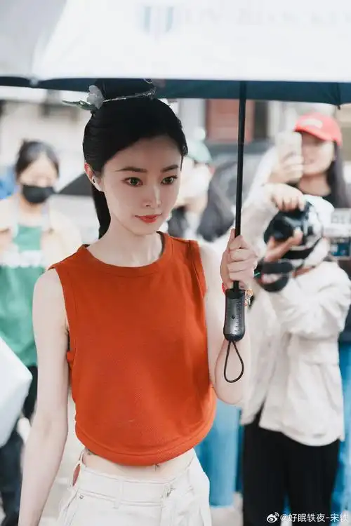 车车的名品马甲线  还有这小腰,我直接斯哈斯哈!