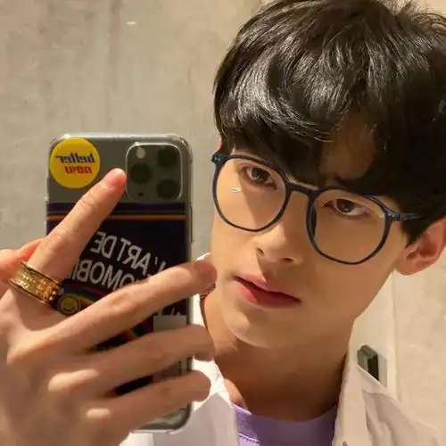 黑框眼镜男日系