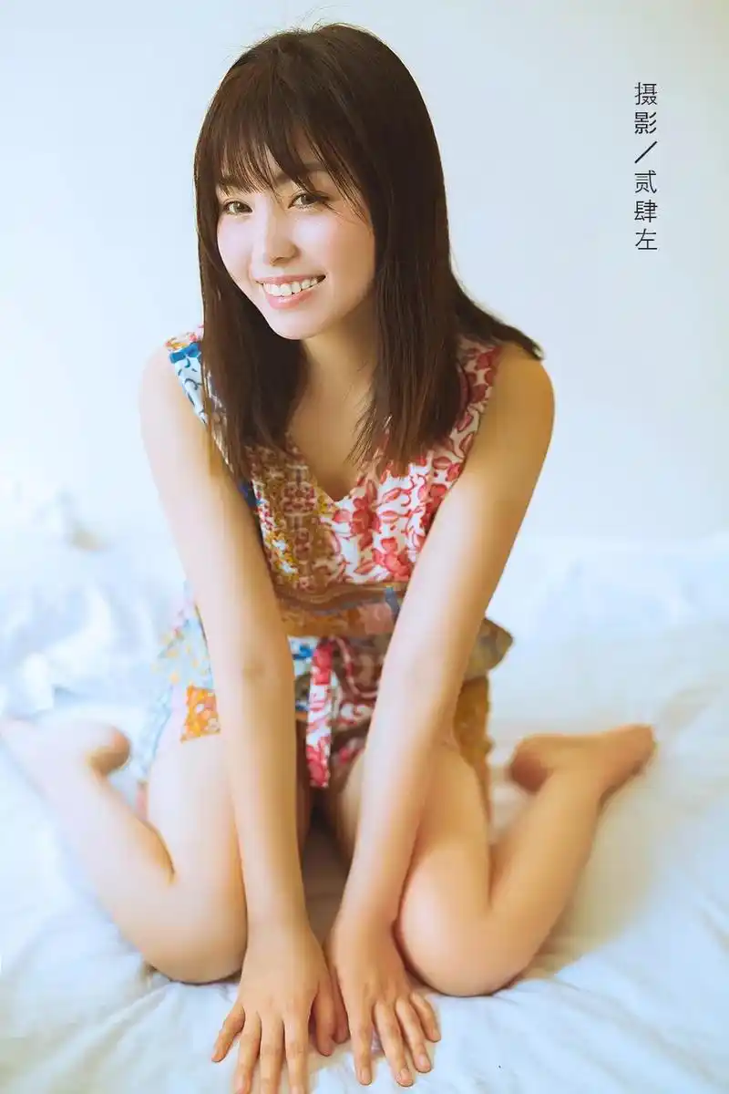 谁说女孩子不能又纯又欲 室内日系少女写真.