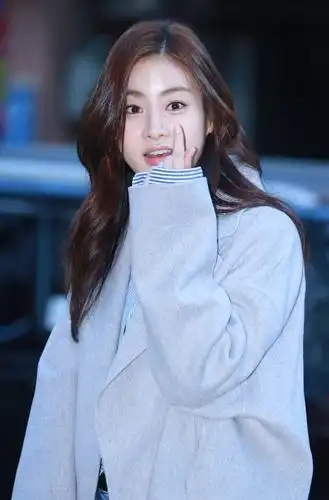 幸福美满姜素拉:迷倒男神玄彬,与利特组酒窝夫妇,今嫁大院长