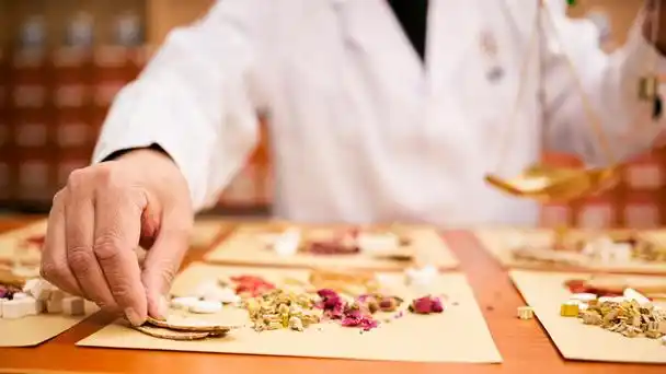 抓中药摄影图__医疗护理_现代科技_摄影图库_昵图网nipic.com