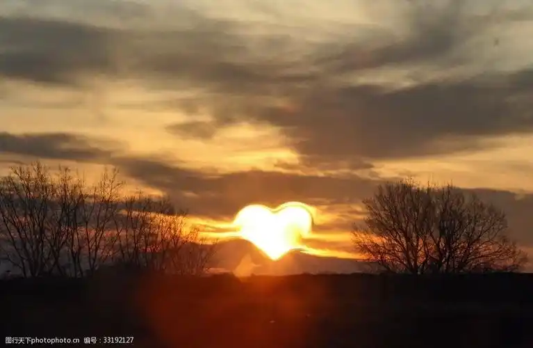 太阳日落图片心形图片创意