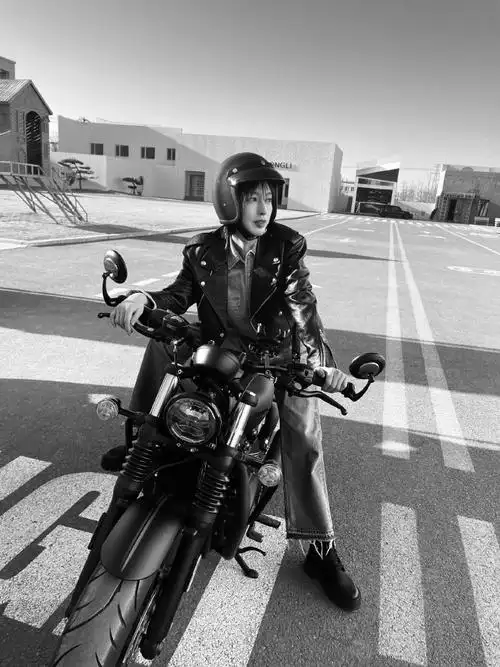 张俪的短发##张俪机车大片