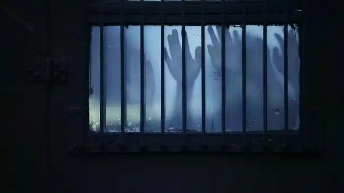 这两部电影,会告诉你儿童节的血腥背景