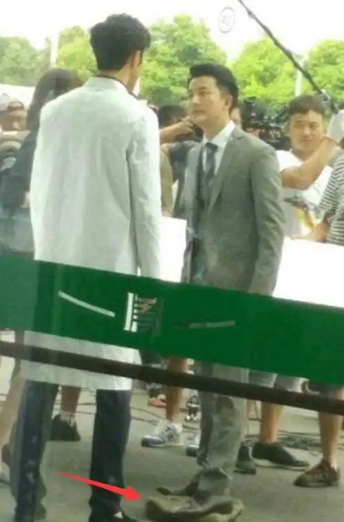 难怪影剧不敢拍下半身镜头下移后是不忍直视的尴尬画面