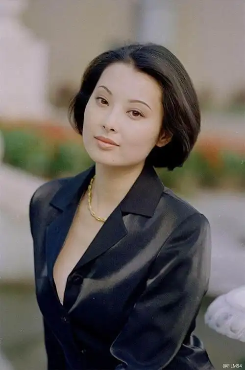 袁立晒黄金一代青涩照片颜值碾压正当红女星网友图4最美