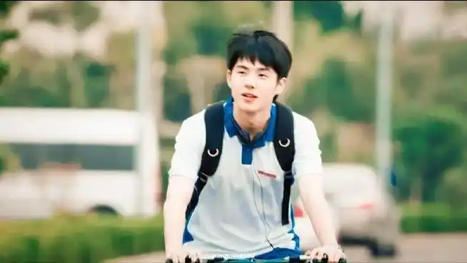 校服刘源永远的少年感之神|刘昊然|余淮_新浪新闻