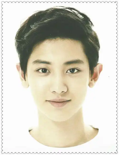 朴灿烈证件照的蜕变,从厚刘海到露额头,全身散发着男人的魅力!