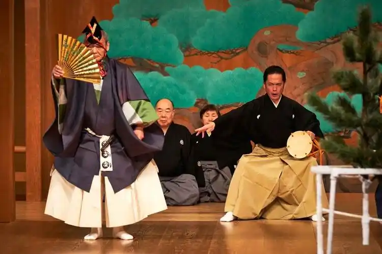 大仓正之助在传统音乐中寻求创新的大鼓演奏家