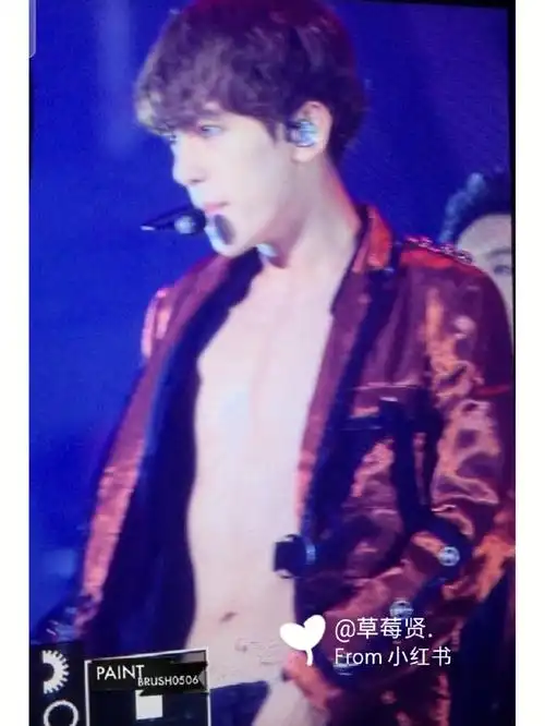 一些你会喜欢的伯贤腹肌照