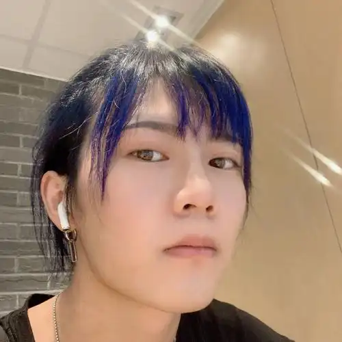 男生留长发  大无语嗷,托尼好像只会吹女生长发,于是乎我就成了妹妹头