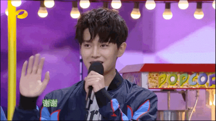 任嘉伦四登快本宣传图小合集 从腼腆羞涩到清新俊逸