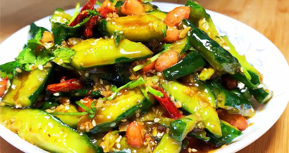 8热4凉有讲究4道凉菜8道热菜(传统年夜饭12道菜,4凉8热有讲究,4荤4素