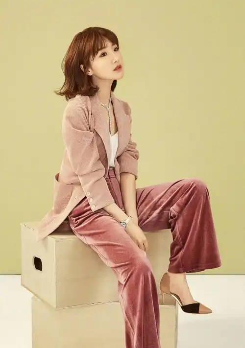 毛晓彤|甜美迷人时尚写真