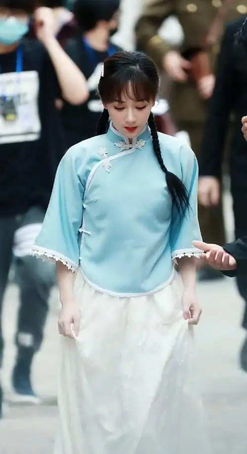 杨紫穿汉服照片(杨紫穿汉服照片大全)-天晟网